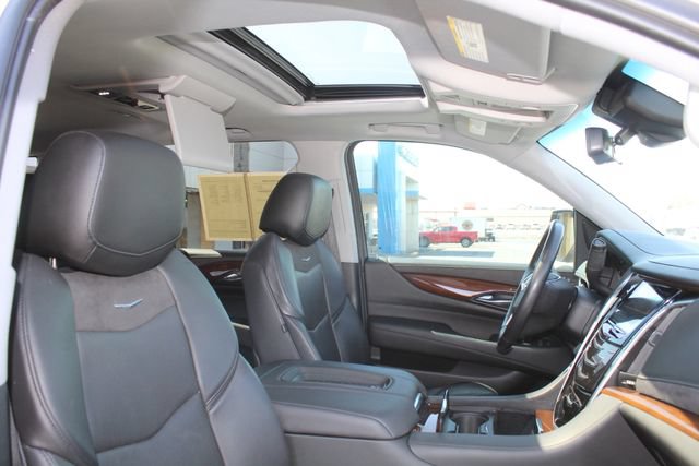 Used 2020 Cadillac Escalade Luxury RWD image 16