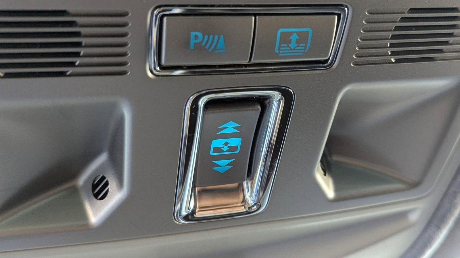 Used 2010 Jaguar XF Premium image 27