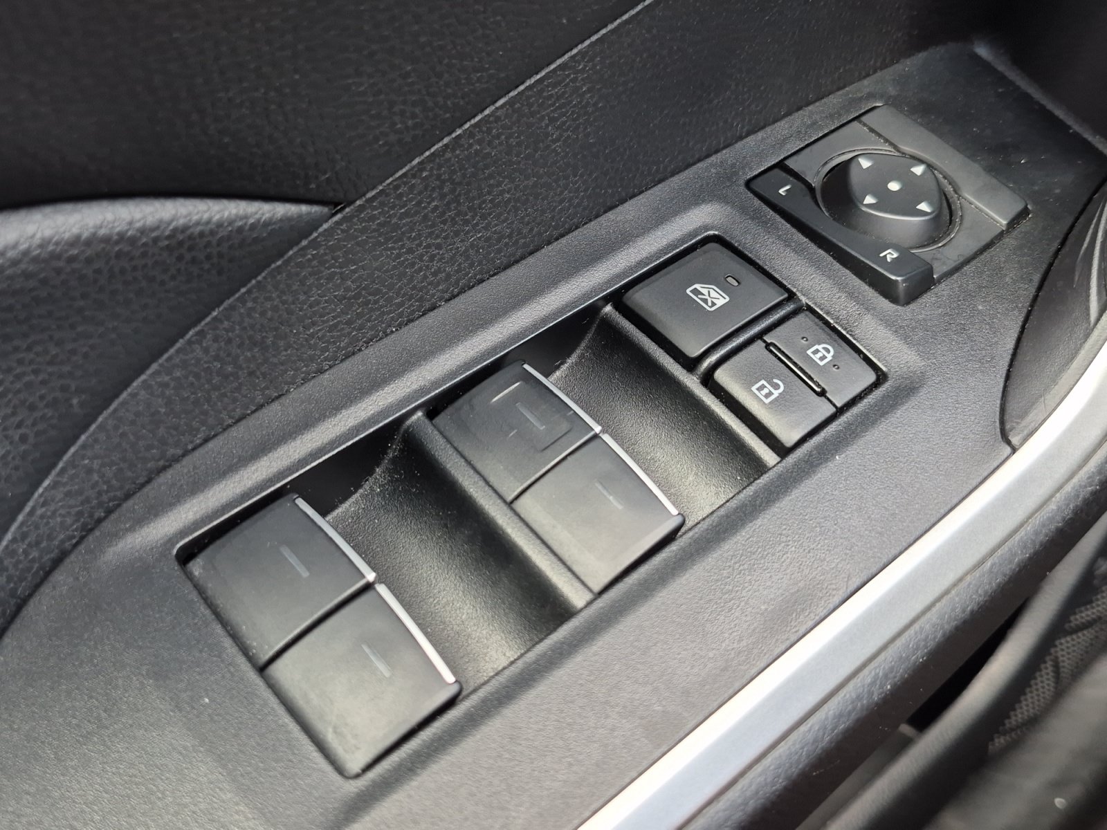 Used 2024 Toyota RAV4 XLE AWD/4WD image 9