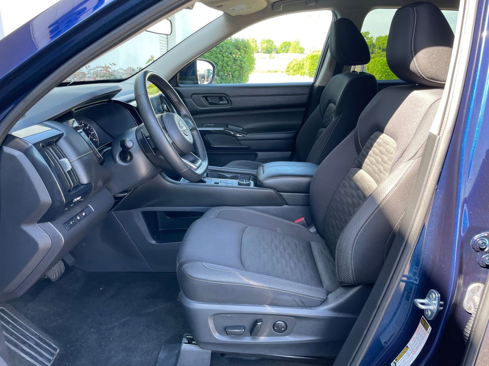 Used 2025 Nissan Pathfinder SV image 29