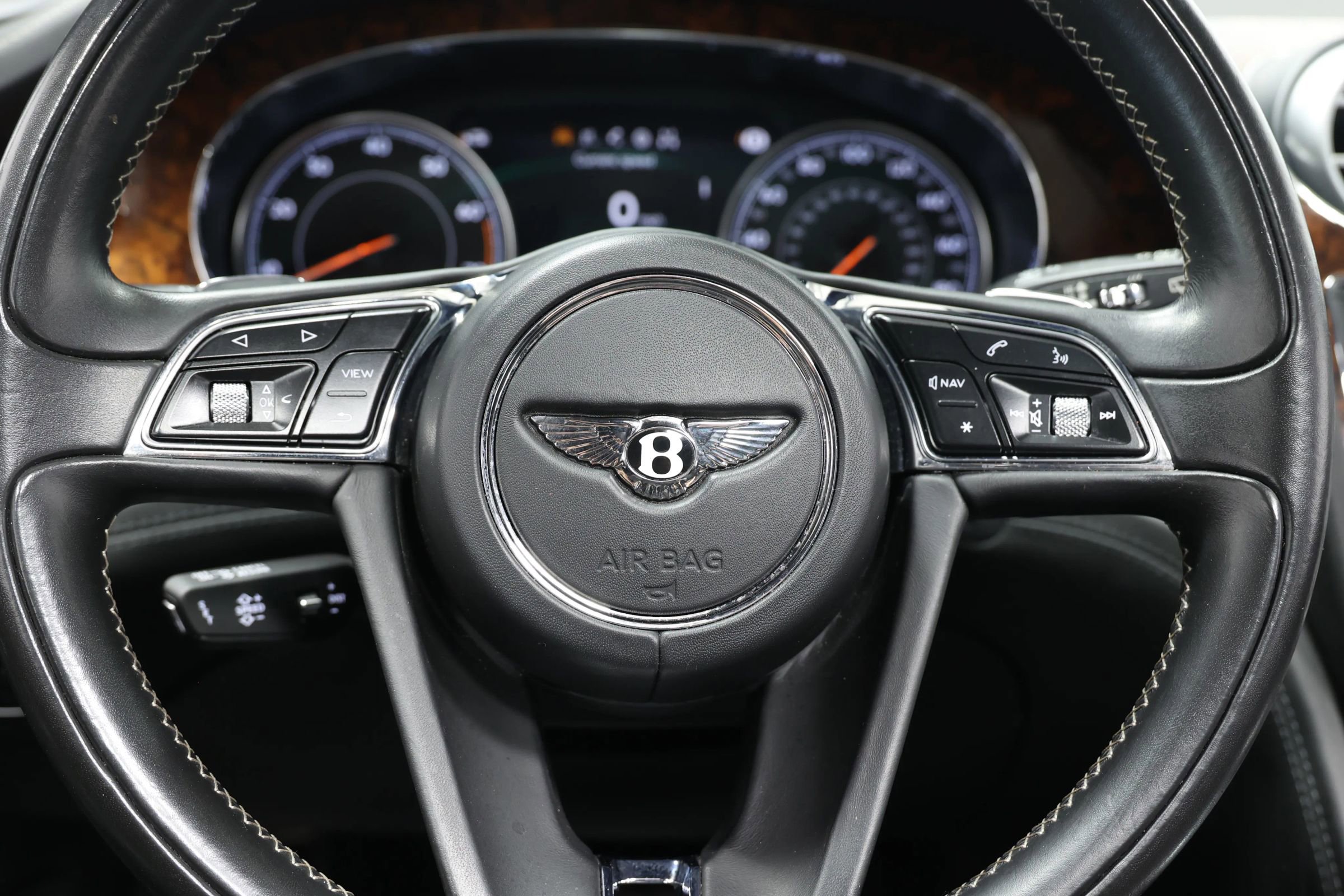 Used 2017 Bentley Bentayga image 28