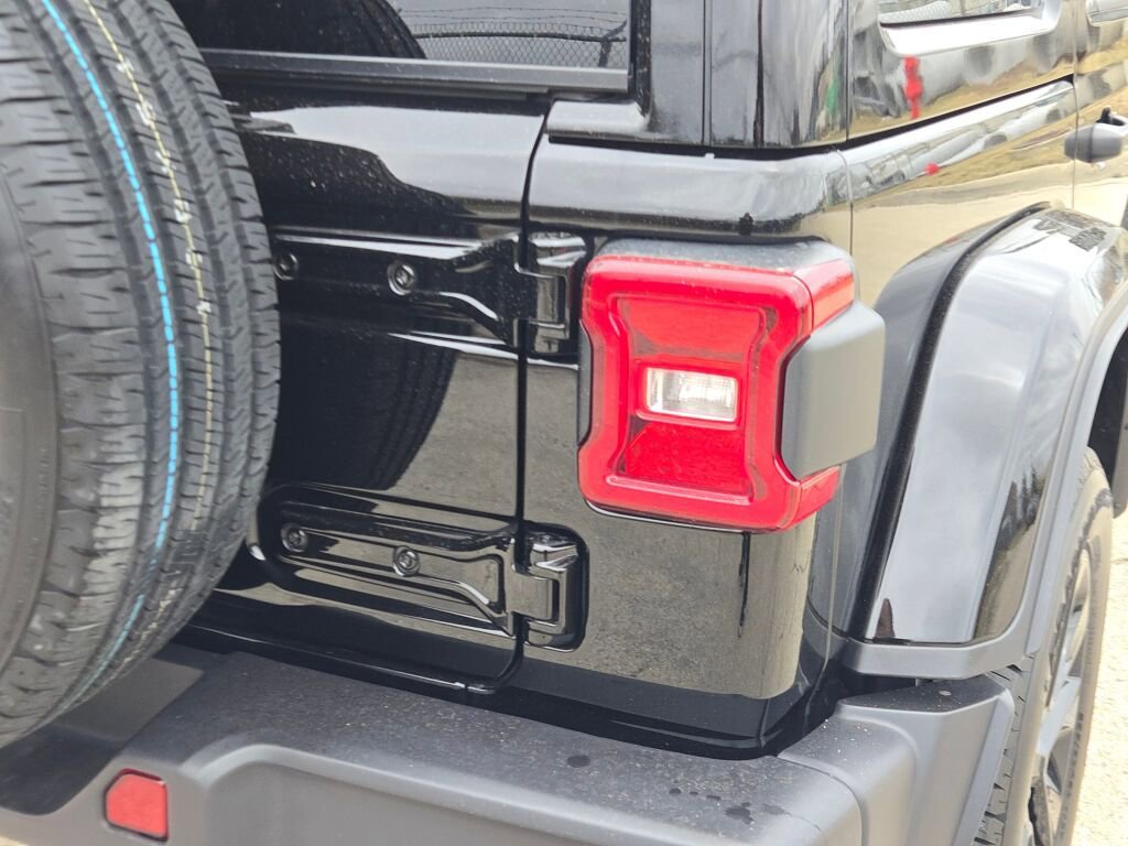 Used 2025 Jeep Wrangler Sahara 4xe w/ Safety Group image 11
