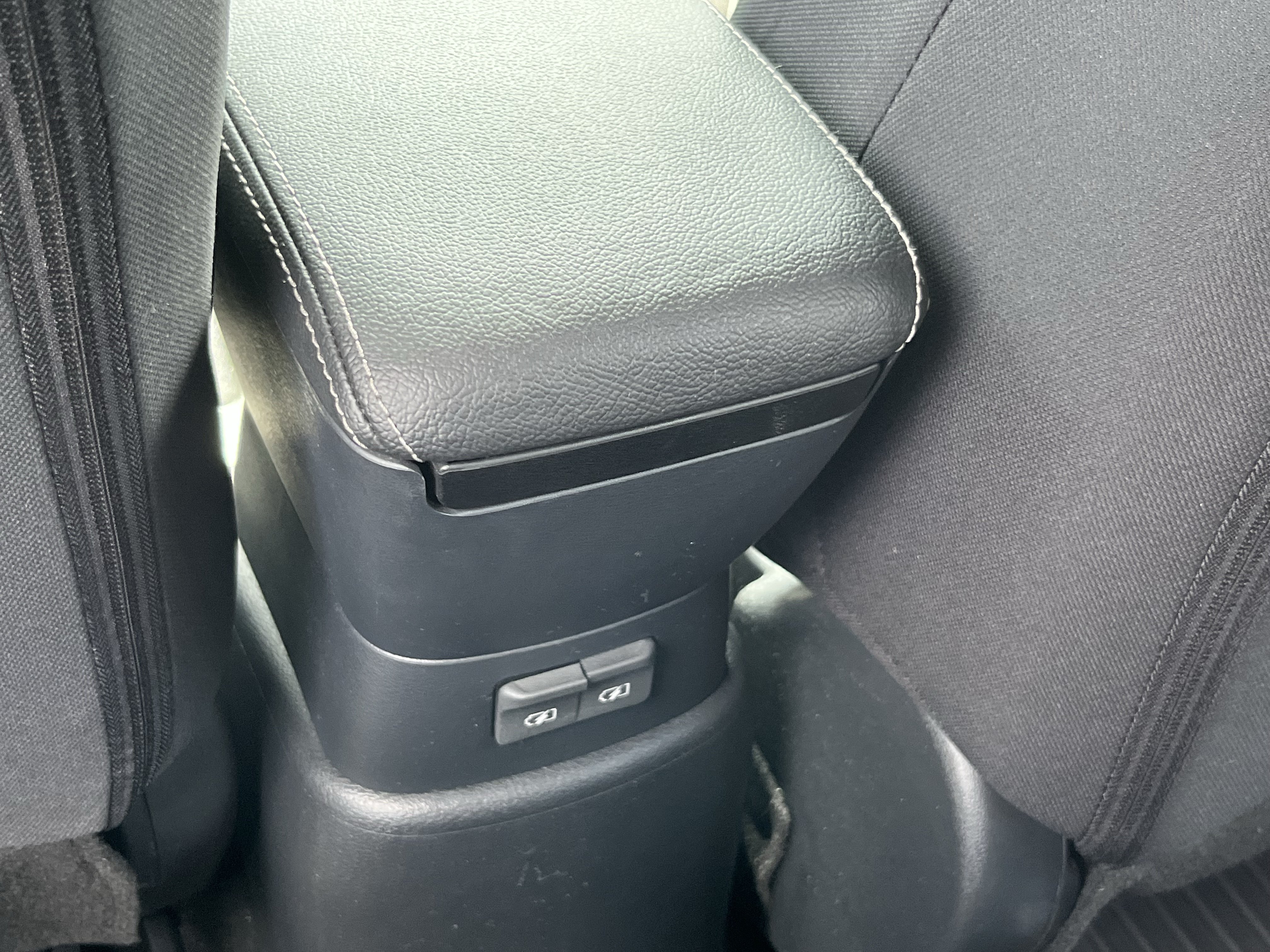 Used 2022 Nissan Kicks S w/ Interior Electronics Package FWD image 19