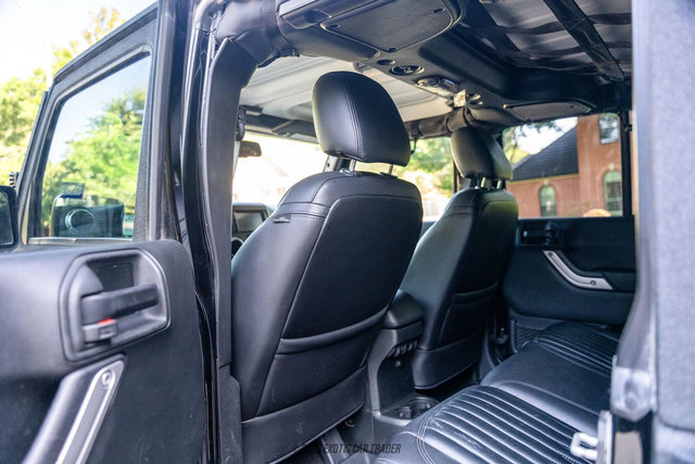 Used 2017 Jeep Wrangler Unlimited Rubicon w/ Connectivity Group AWD/4WD image 44