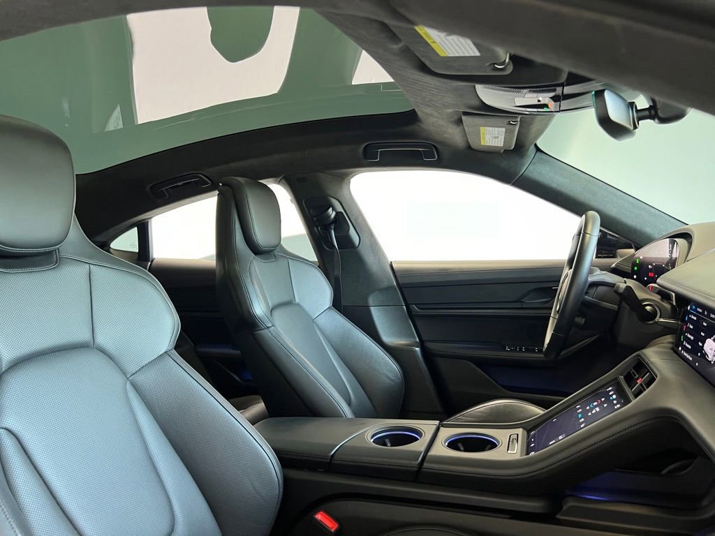 Used 2022 Porsche Taycan GTS image 18