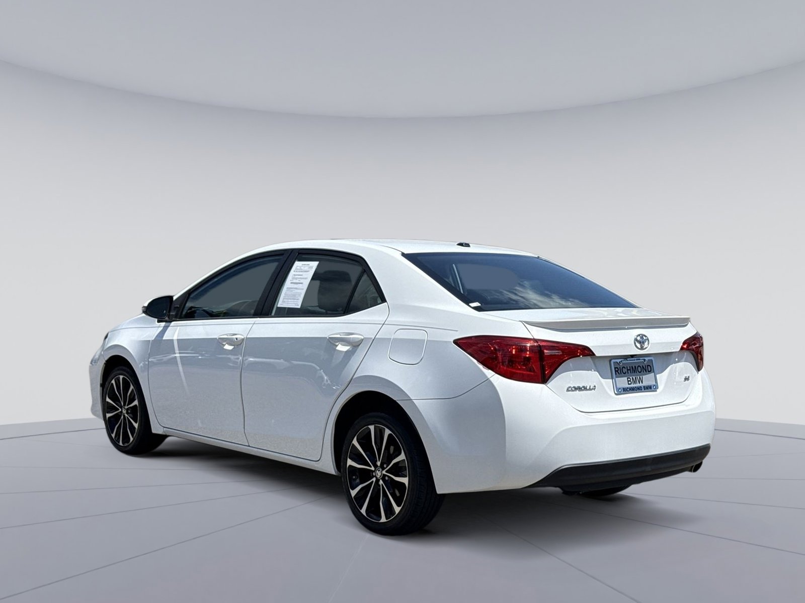 Used 2017 Toyota Corolla SE w/ SE Premium Package FWD image 6