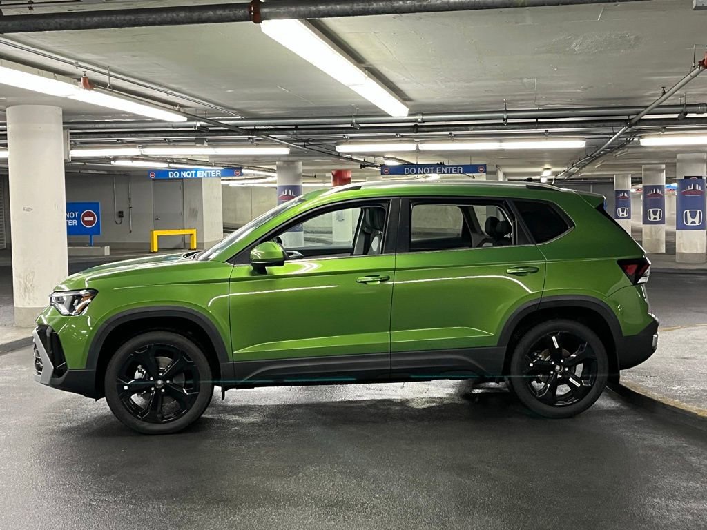 New 2025 Volkswagen Taos SEL image 32