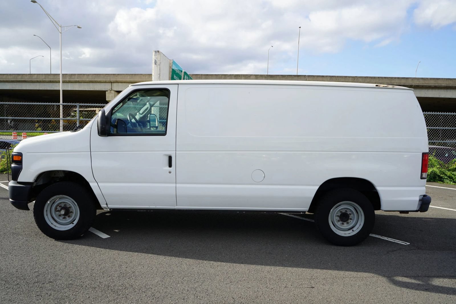 Used 2013 Ford E-150 and Econoline 150 RWD image 2