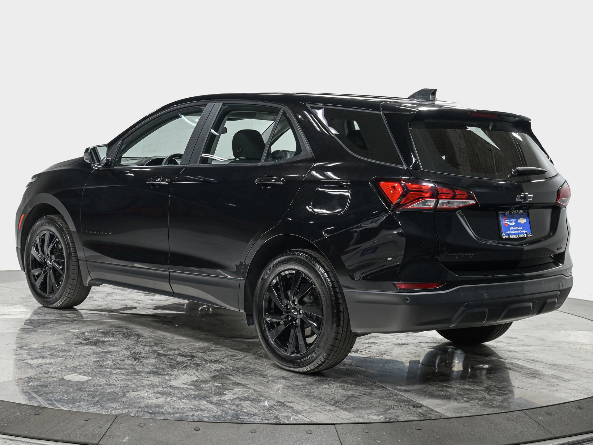 Used 2023 Chevrolet Equinox LS w/ Midnight Edition image 4