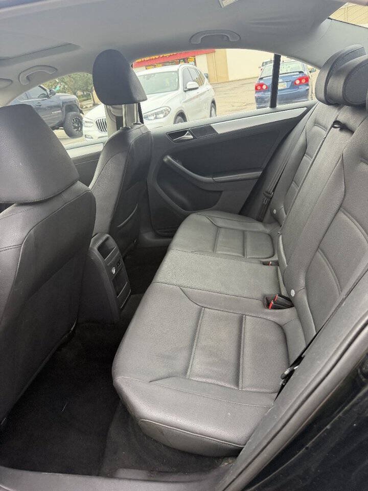 Used 2011 Volkswagen Jetta SEL FWD image 8