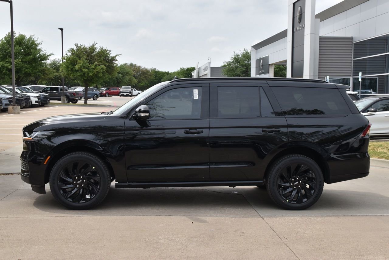 New 2026 Lincoln Navigator Reserve w/ Jet Appearance Package image 18