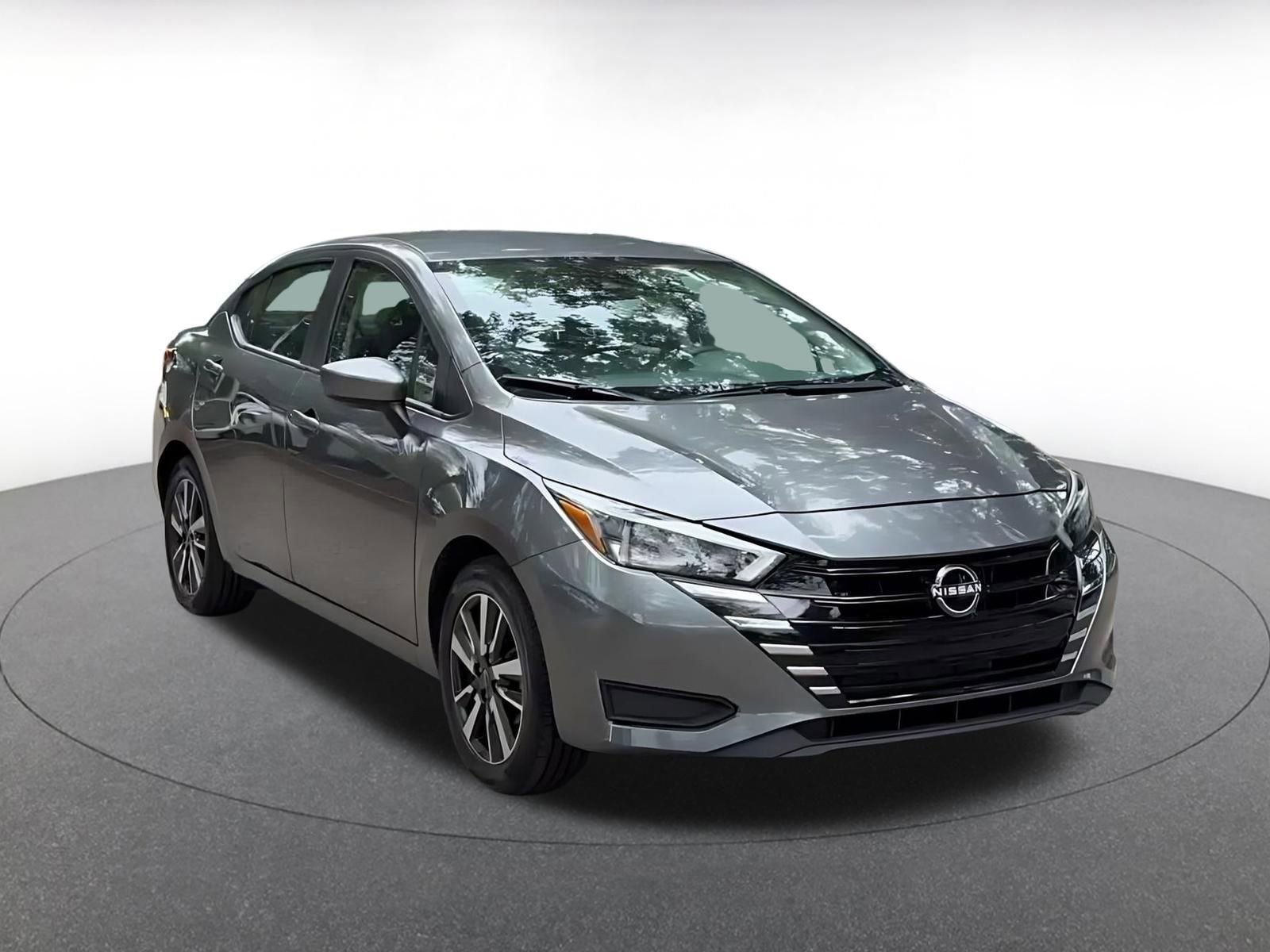 Used 2025 Nissan Versa SV FWD image 3