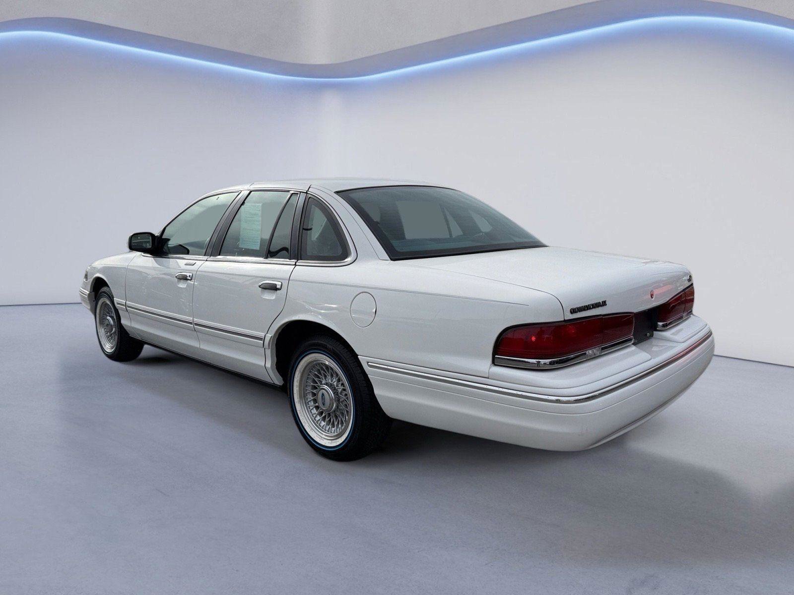 Used 1996 Ford Crown Victoria LX RWD image 5