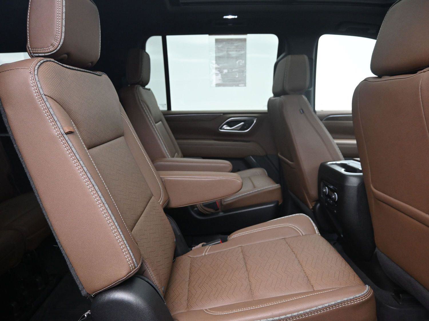 Used 2024 Chevrolet Suburban High Country image 15