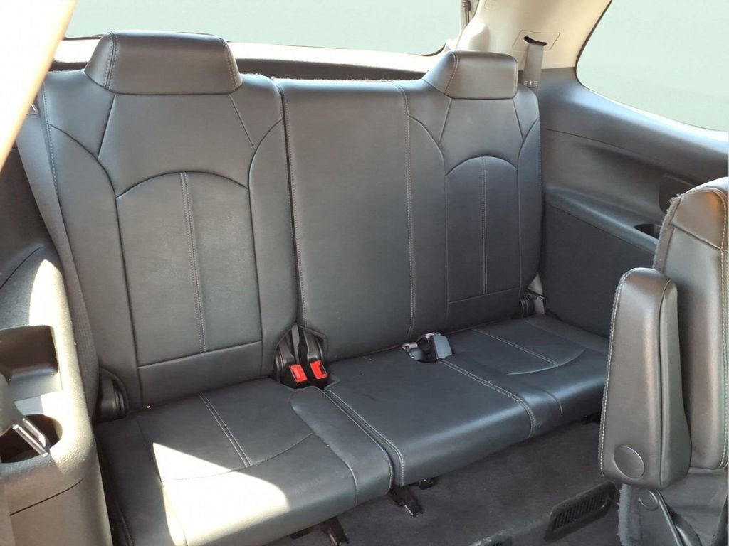 Used 2015 GMC Acadia SLT image 13