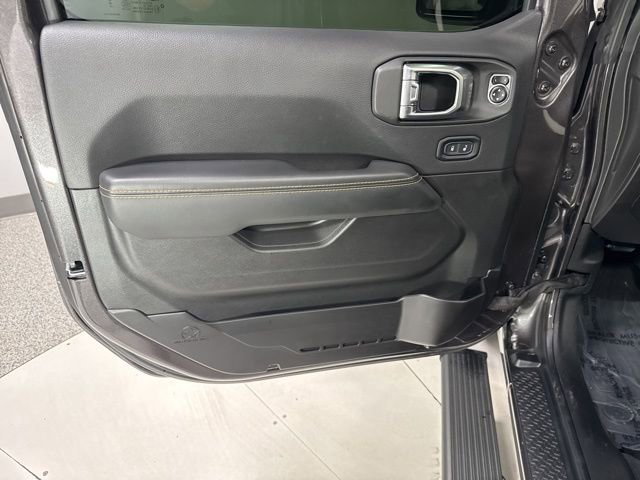 Used 2025 Jeep Wrangler Sahara image 12