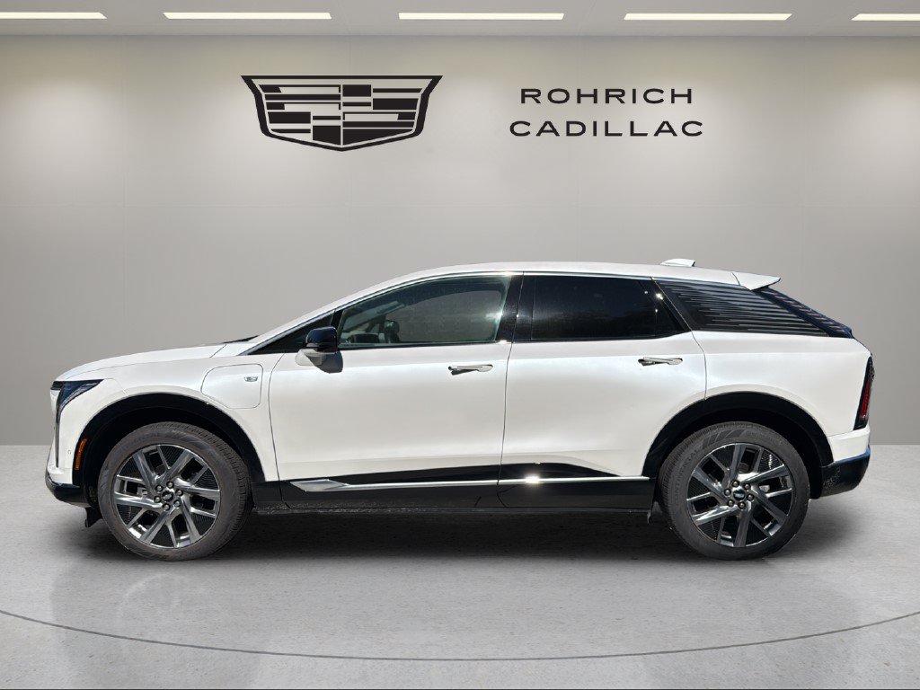 Certified 2025 Cadillac Optiq Luxury 2 w/ LPO, Floor Liner Package AWD/4WD image 8