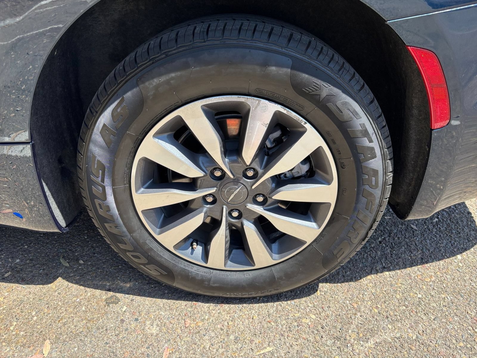 Used 2023 Chrysler Pacifica Touring-L FWD image 32
