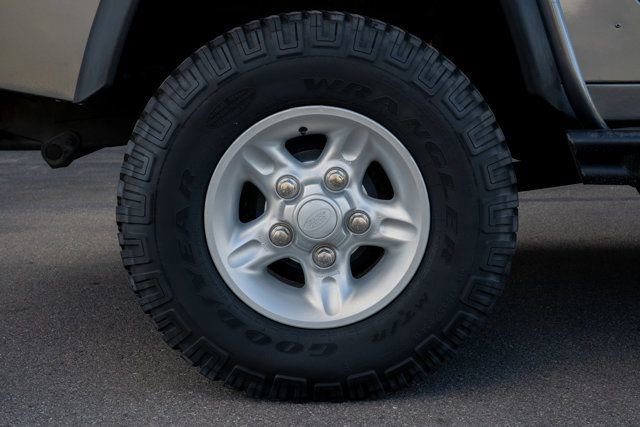 Used 1993 Land Rover Defender 110 image 33