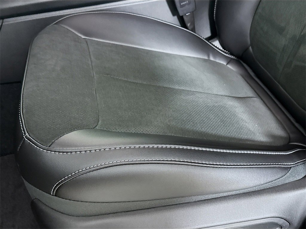 New 2025 Jeep Grand Cherokee Altitude image 21