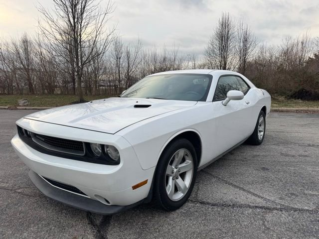 Used 2013 Dodge Challenger SXT image 2