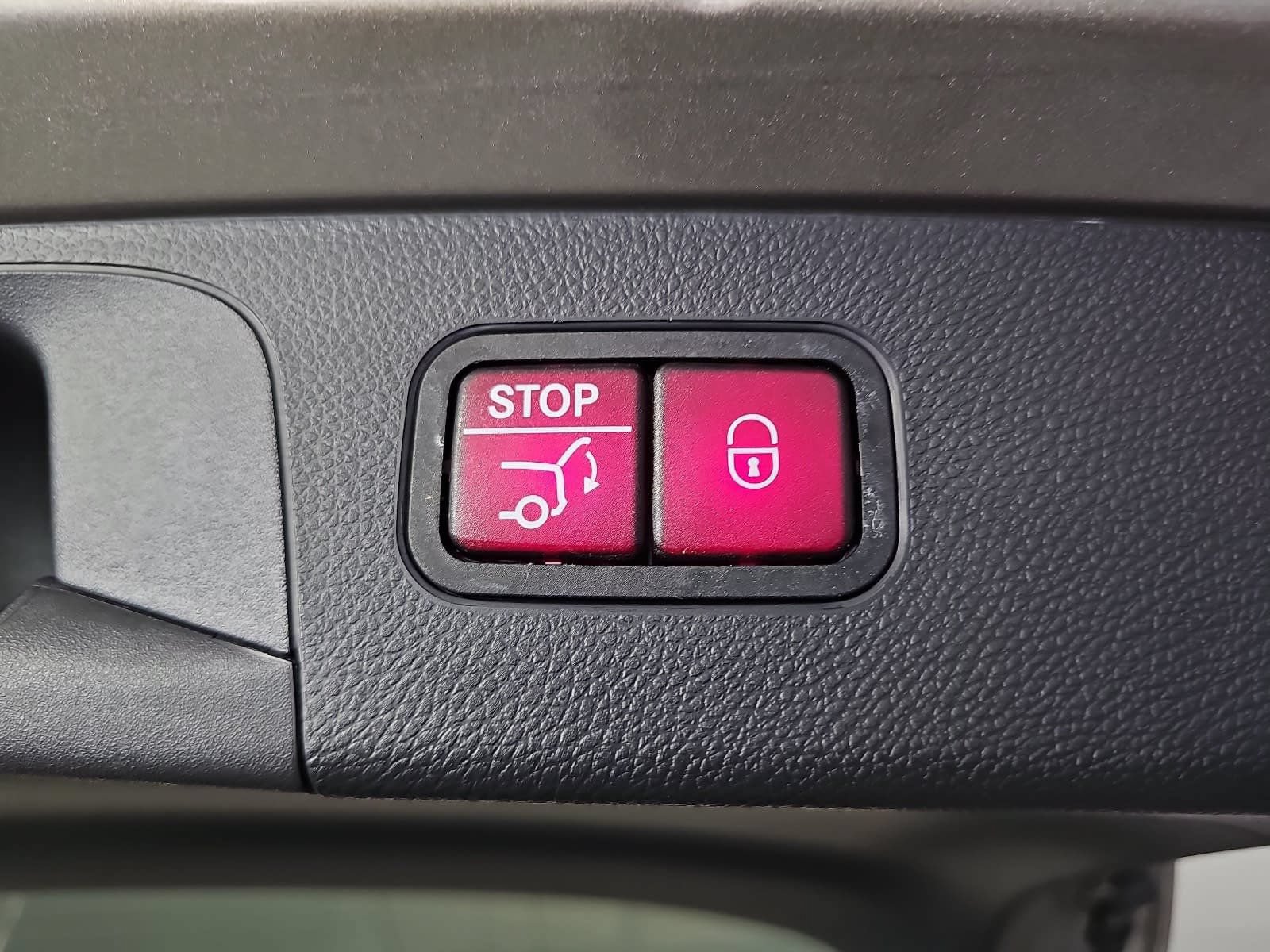 Used 2019 Mercedes-Benz GLC 300 w/ Premium Package image 13