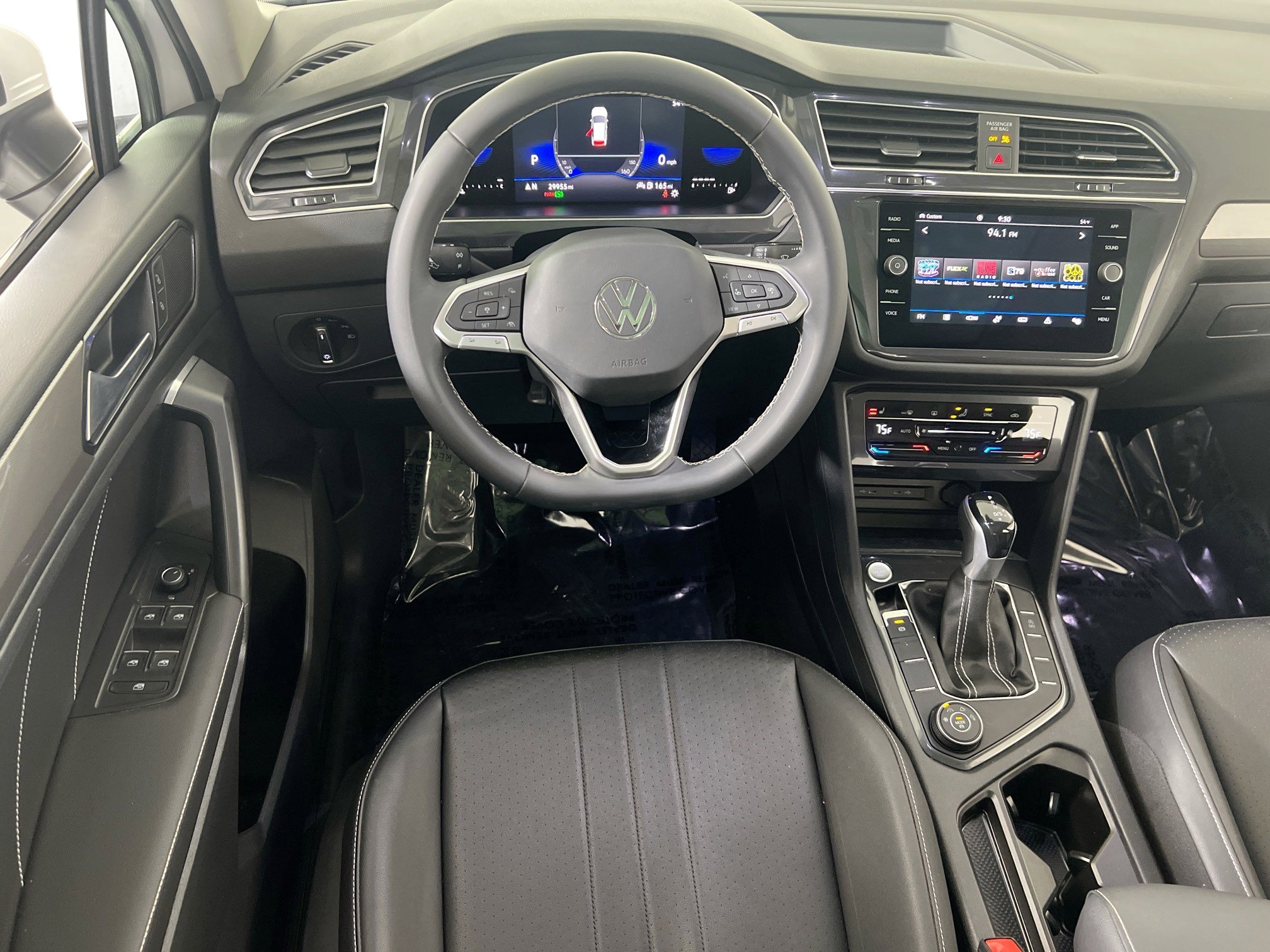 Used 2023 Volkswagen Tiguan SE image 22