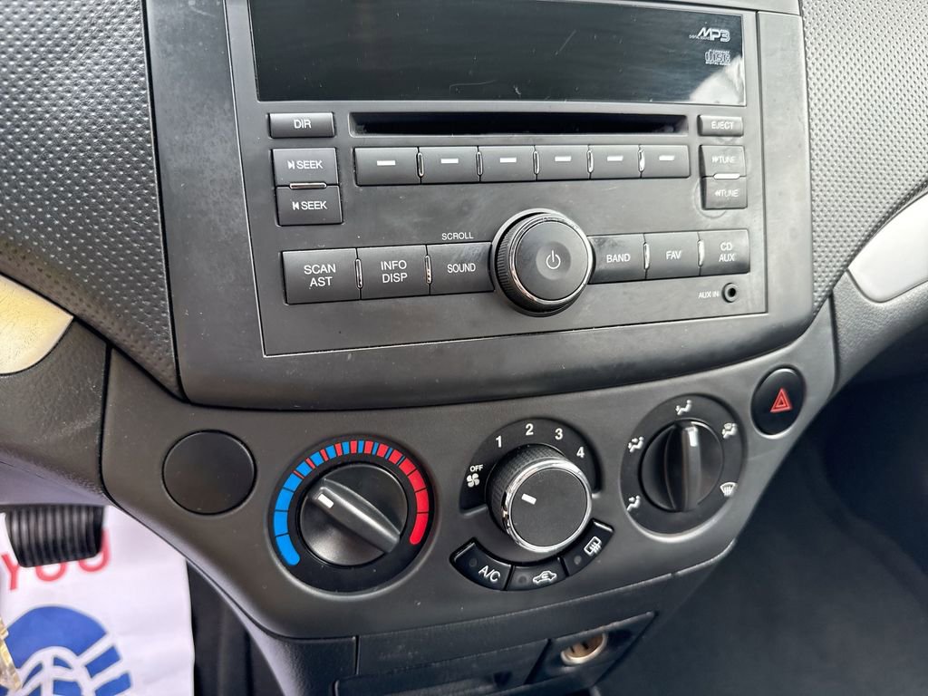 Used 2010 Chevrolet Aveo LT image 17