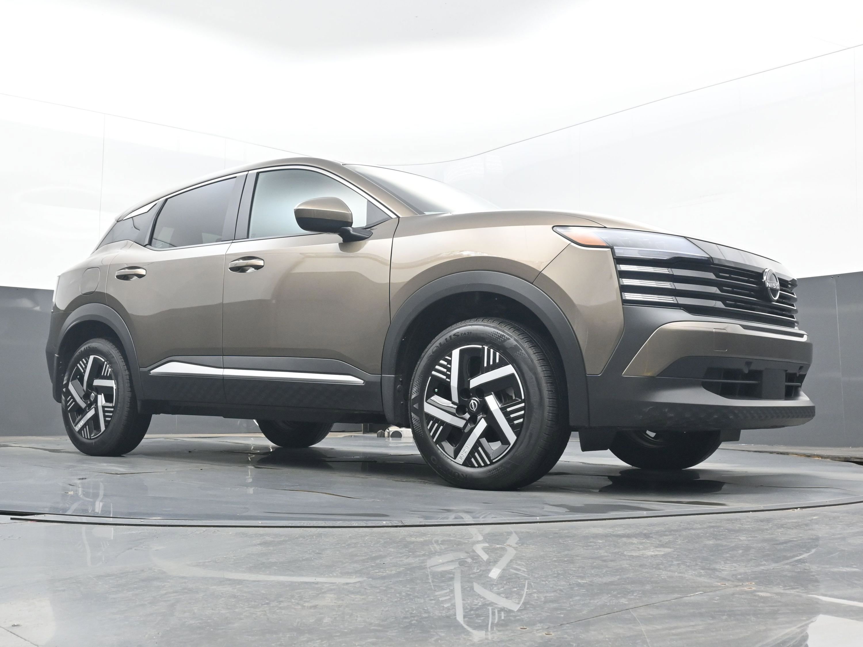 Certified 2025 Nissan Kicks SV image 11