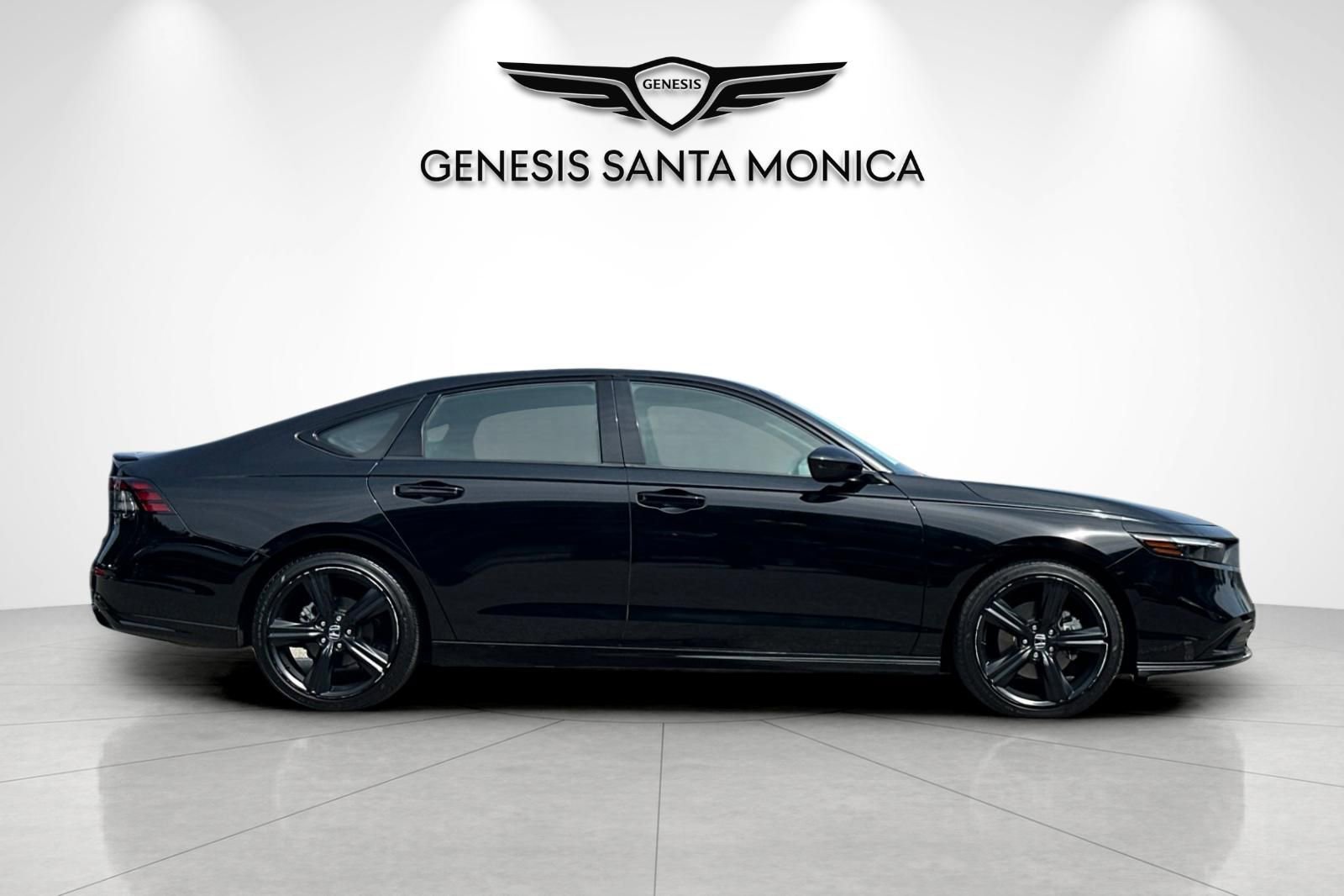 Used 2023 Honda Accord Sport image 3