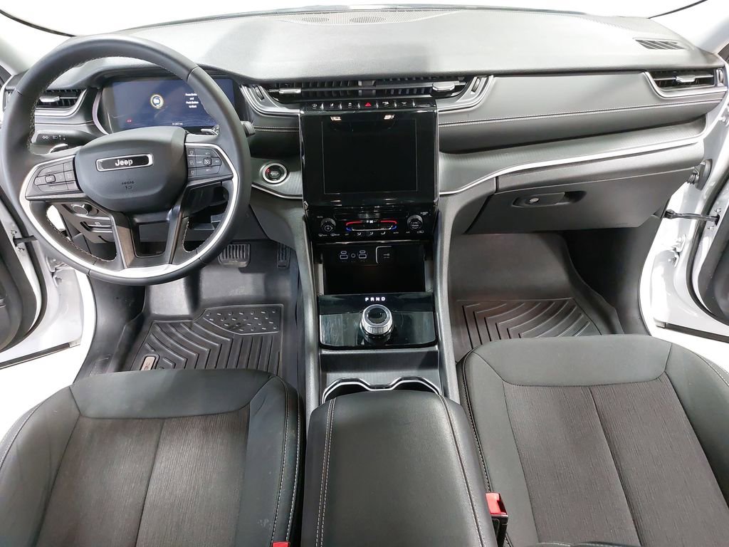 Used 2023 Jeep Grand Cherokee Laredo image 9