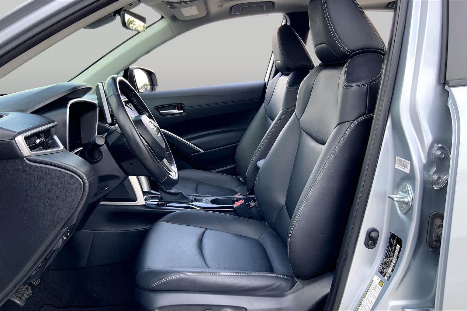 Certified 2023 Toyota Corolla Cross XLE w/ Convenience Package FWD image 8