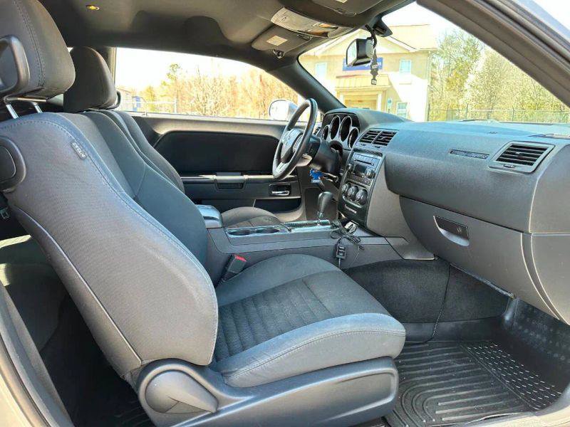 Used 2014 Dodge Challenger SXT RWD image 12