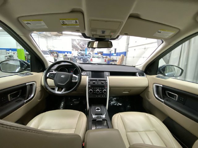 Used 2019 Land Rover Discovery Sport HSE AWD/4WD image 29
