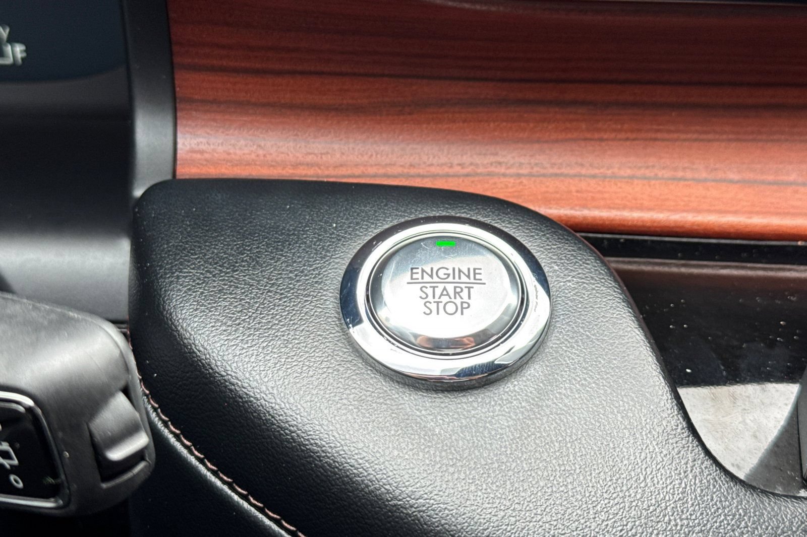 Used 2023 Lincoln Aviator Reserve w/ Equipment Group 201A RWD image 23