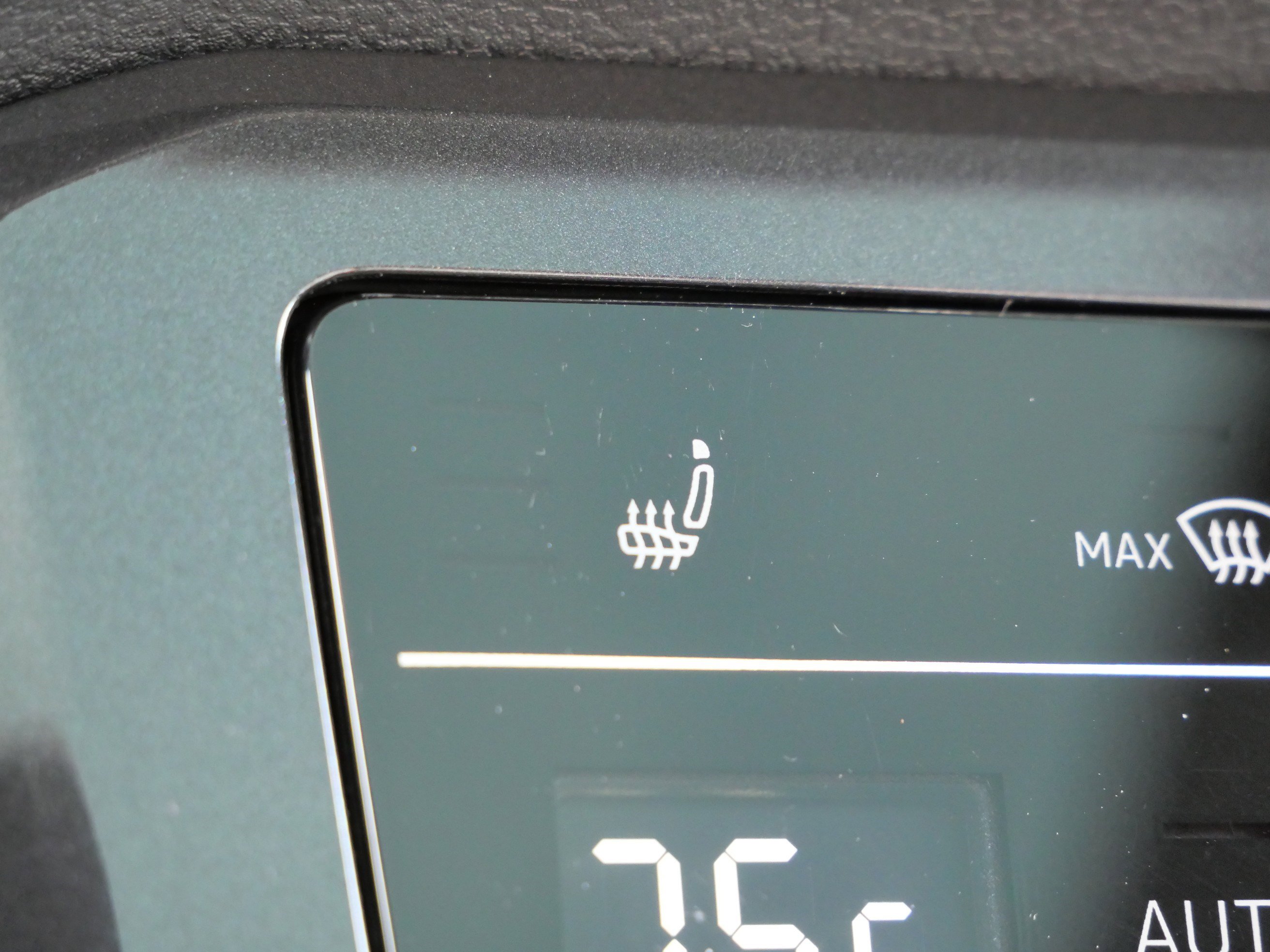 Certified 2024 Volkswagen Tiguan SE R-Line image 31