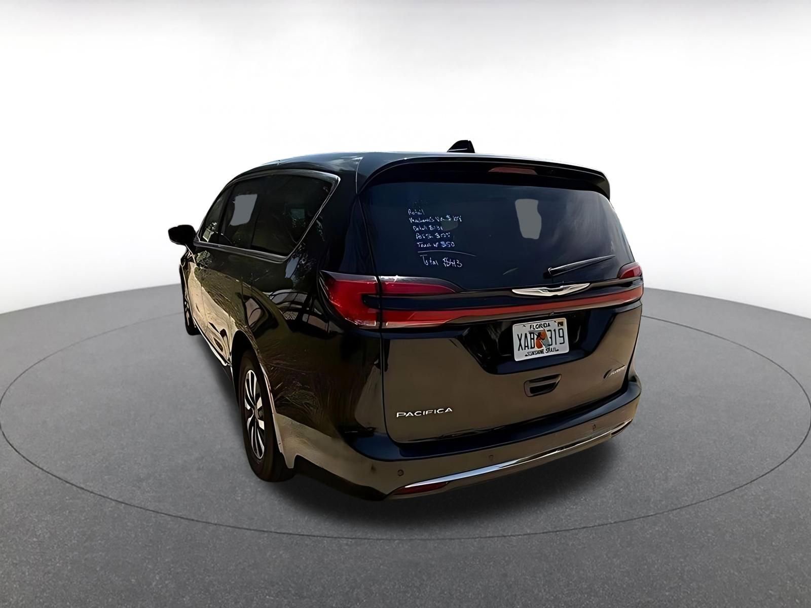 Used 2023 Chrysler Pacifica Limited FWD image 4