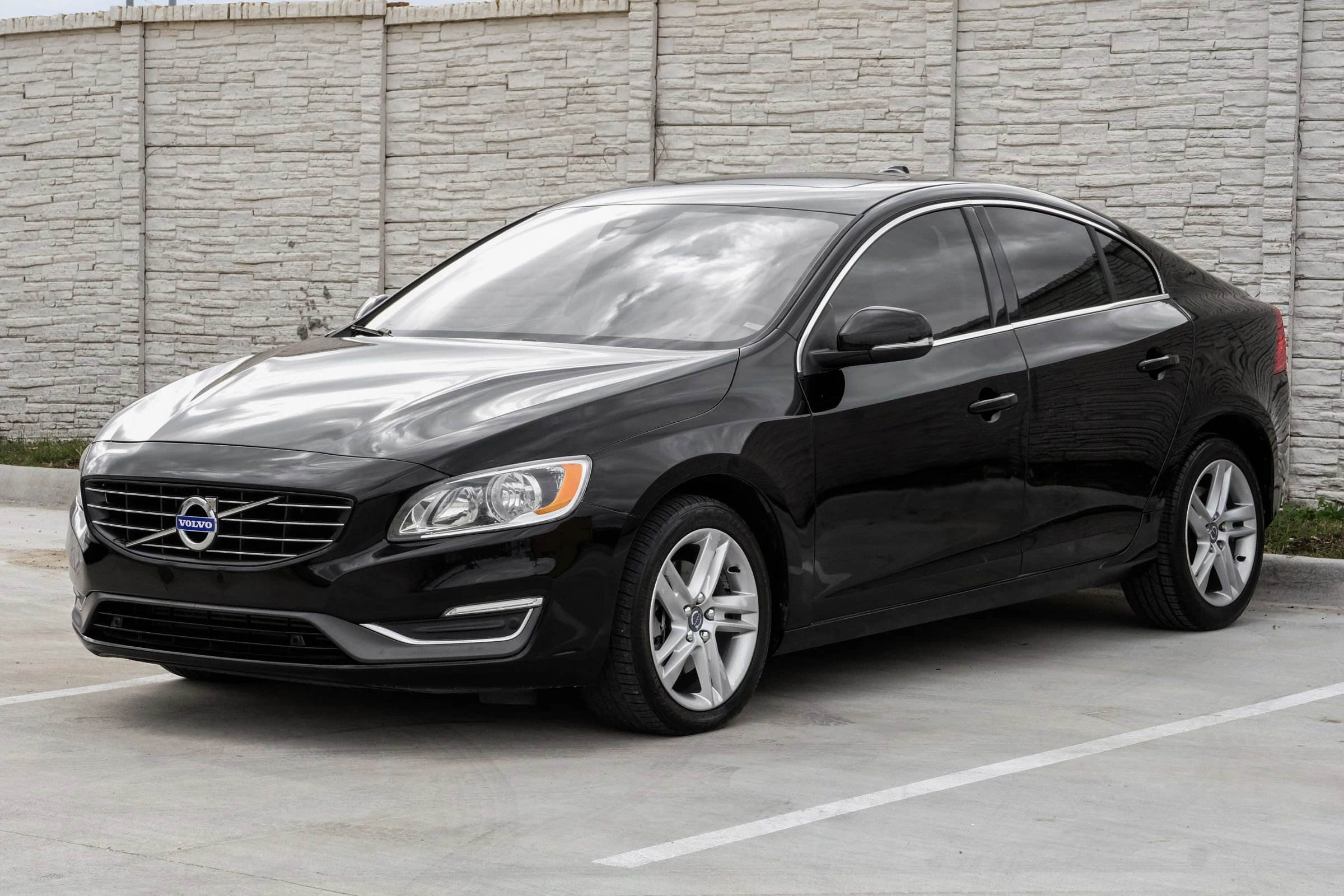 Used 2015 Volvo S60 T5 Premier image 2