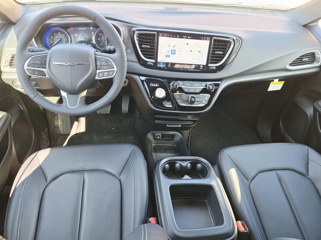 Used 2026 Chrysler Voyager LX image 9