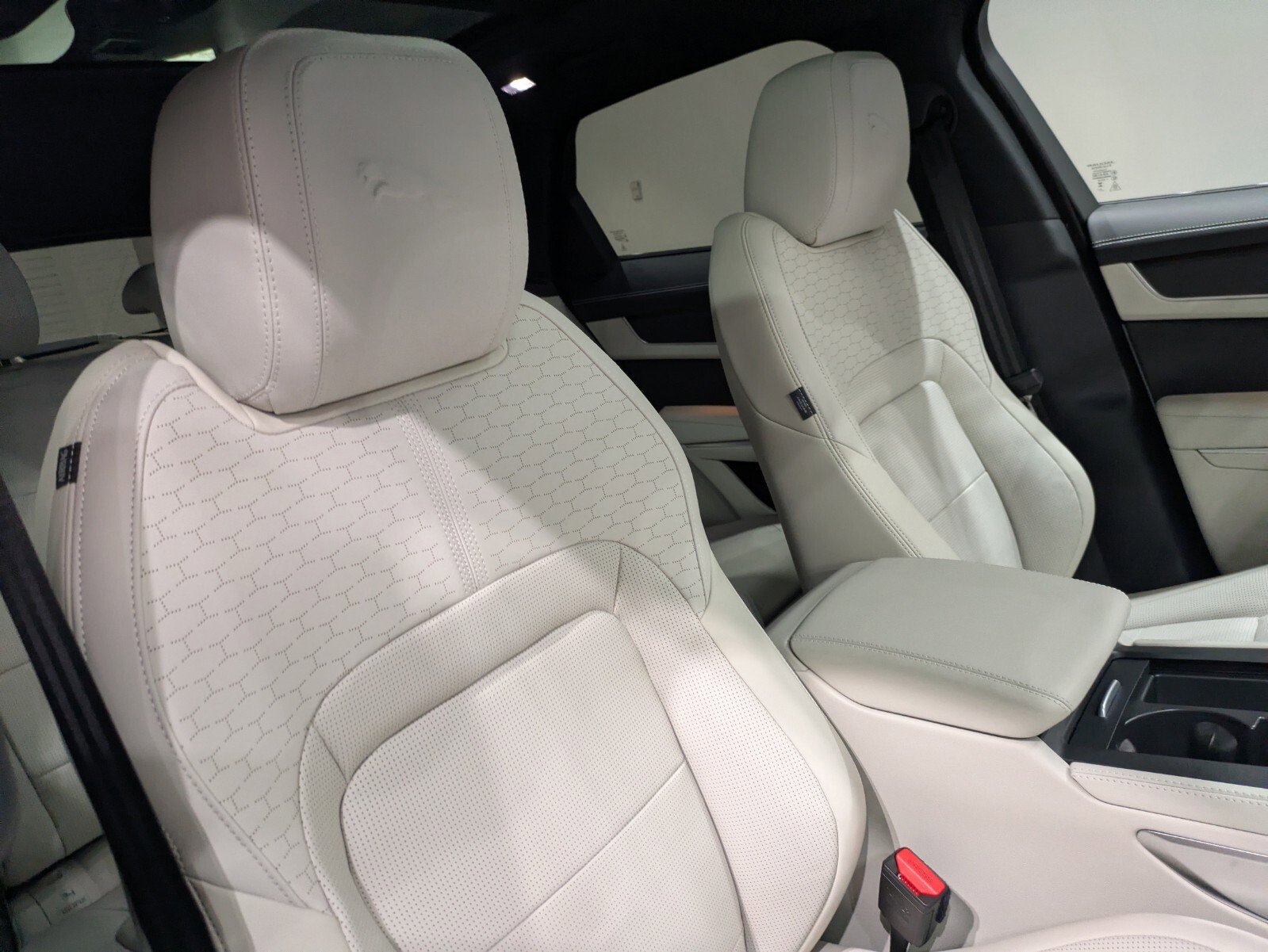 New 2026 Jaguar F-PACE R-Dynamic S image 25
