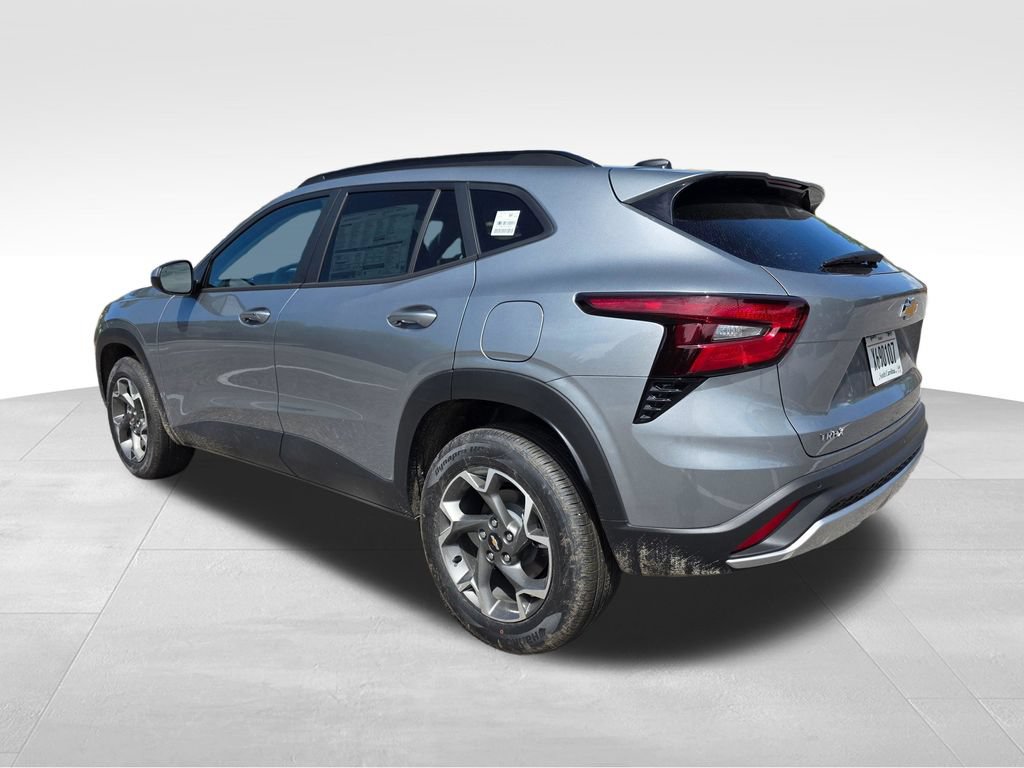 New 2026 Chevrolet Trax LT w/ Sunroof Package FWD image 5