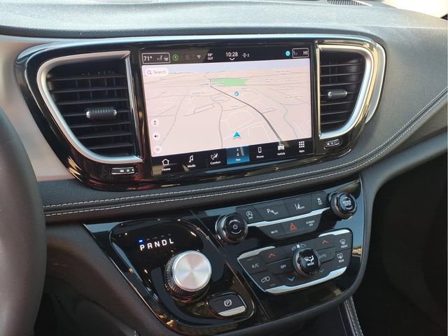 Used 2025 Chrysler Pacifica Limited FWD image 7