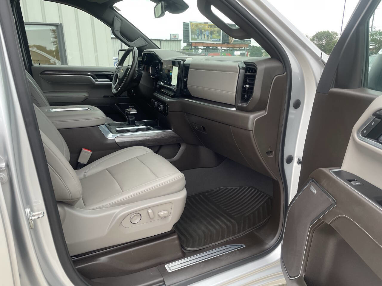 Used 2022 Chevrolet Silverado 1500 LTZ w/ LTZ Convenience Package II image 11