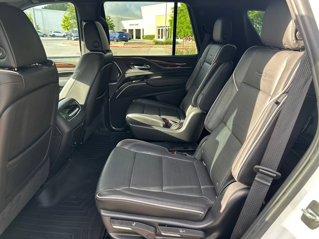 Used 2021 Cadillac Escalade Premium Luxury AWD/4WD image 33