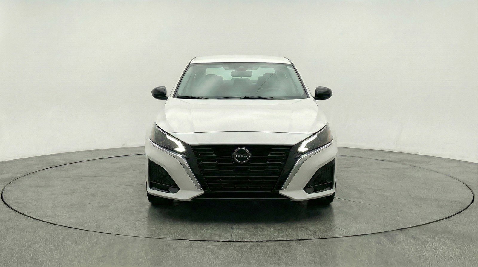 Used 2025 Nissan Altima 2.5 SV image 2