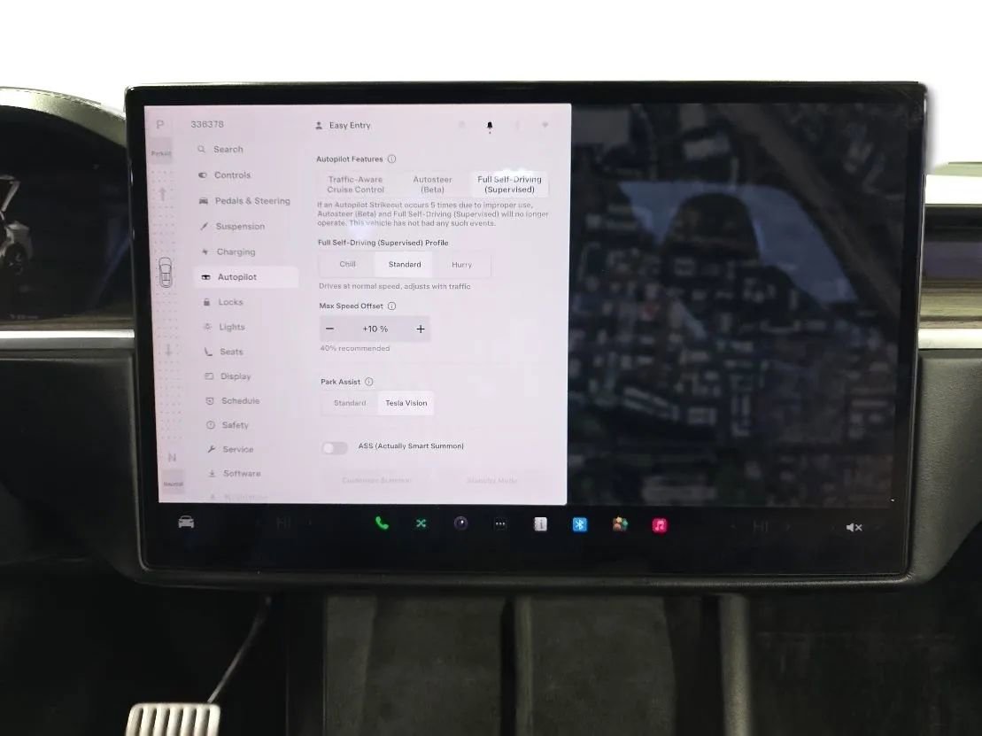 Used 2022 Tesla Model X image 29