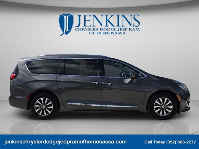 Used 2020 Chrysler Pacifica Touring-L Plus FWD image 3