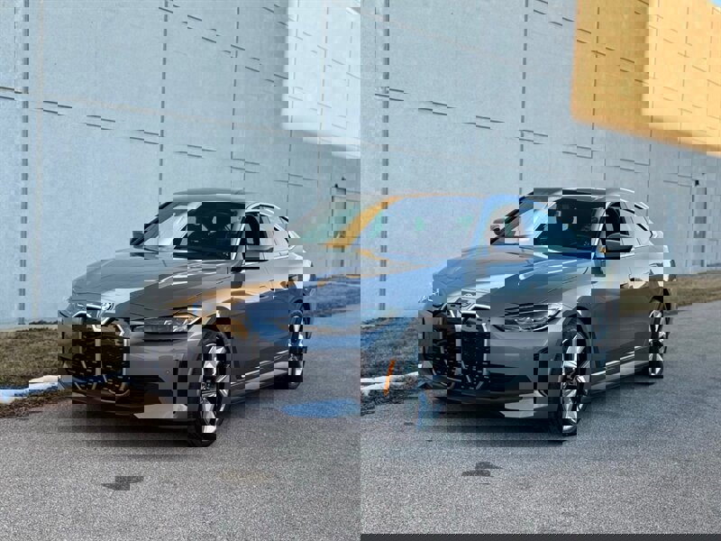 Used 2022 BMW i4 eDrive40 w/ Premium Package image 3