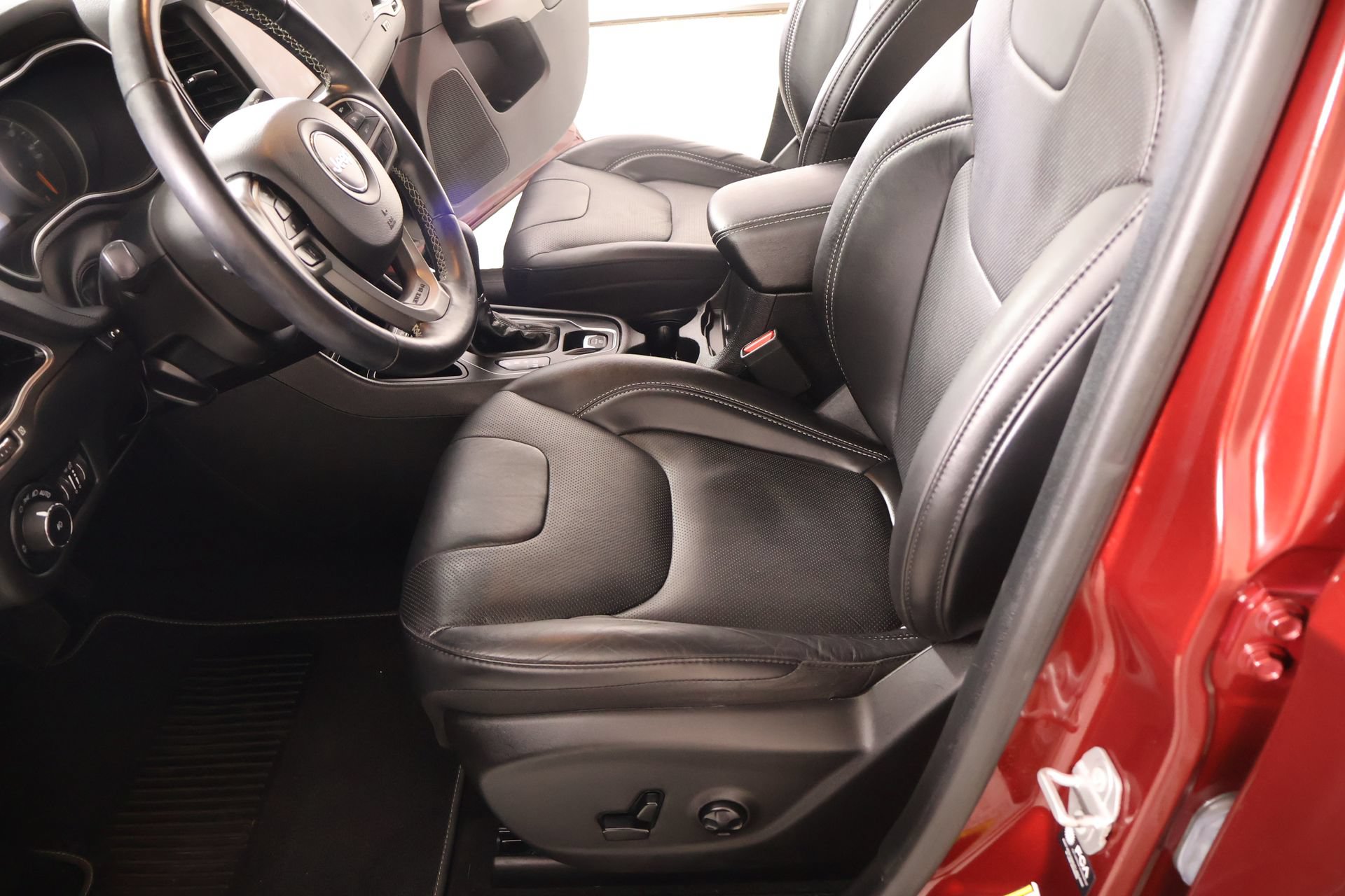 Used 2021 Jeep Cherokee Latitude Lux 80th Anniv w/ Quick Order Package 2YU 80th FWD image 11