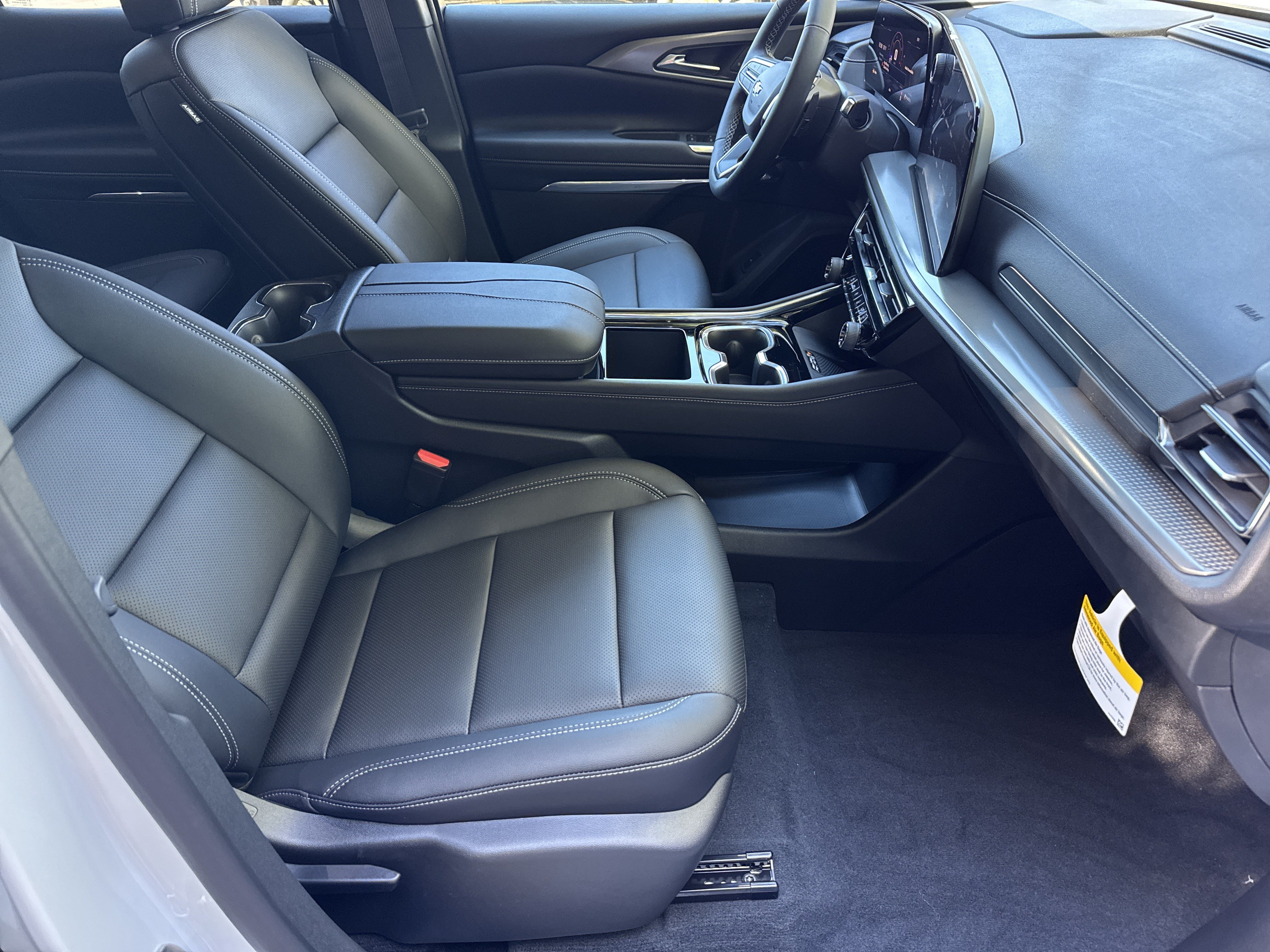 New 2027 Chevrolet Traverse LT w/ LPO, Floor Liner Package FWD image 13